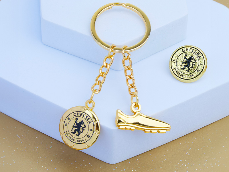 Chelsea F.C. Keyring and Pin Badge Gift Set